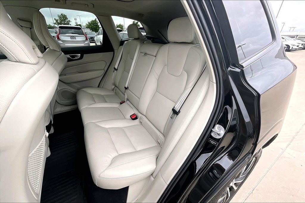 2024 Volvo XC60 B5 Plus Dark Theme