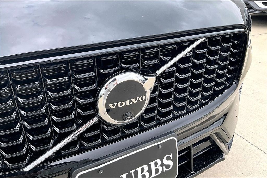 2024 Volvo XC60 B5 Plus Dark Theme