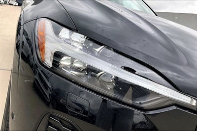 2024 Volvo XC60 B5 Plus Dark Theme