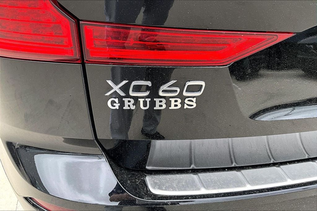 2024 Volvo XC60 B5 Plus Dark Theme