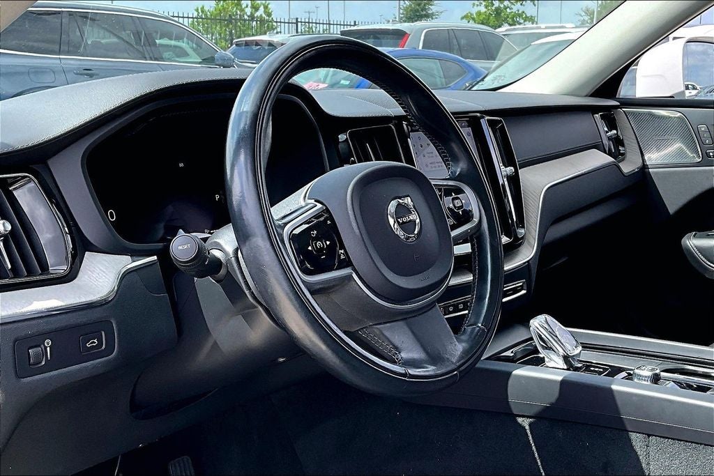 2022 Volvo XC60 B5 Inscription
