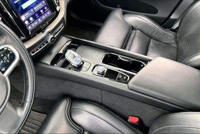 2022 Volvo XC60 B5 Inscription