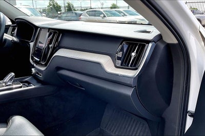 2022 Volvo XC60 B5 Inscription