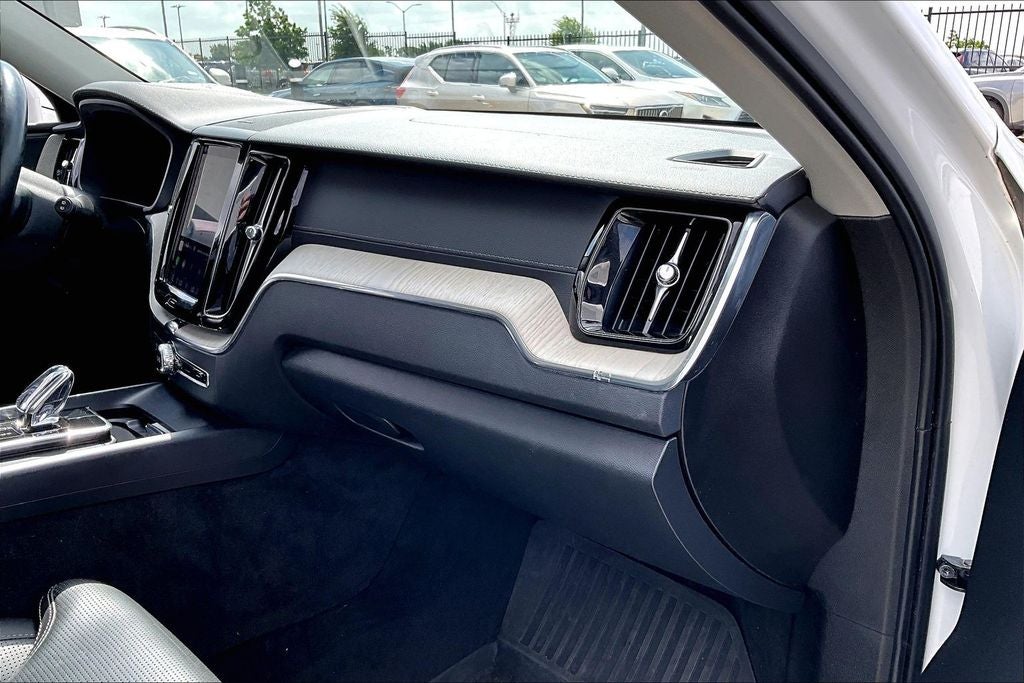2022 Volvo XC60 B5 Inscription