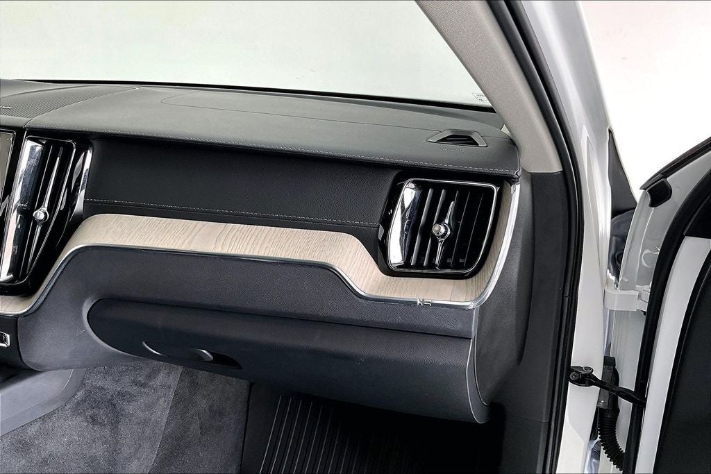 2022 Volvo XC60 B5 Inscription