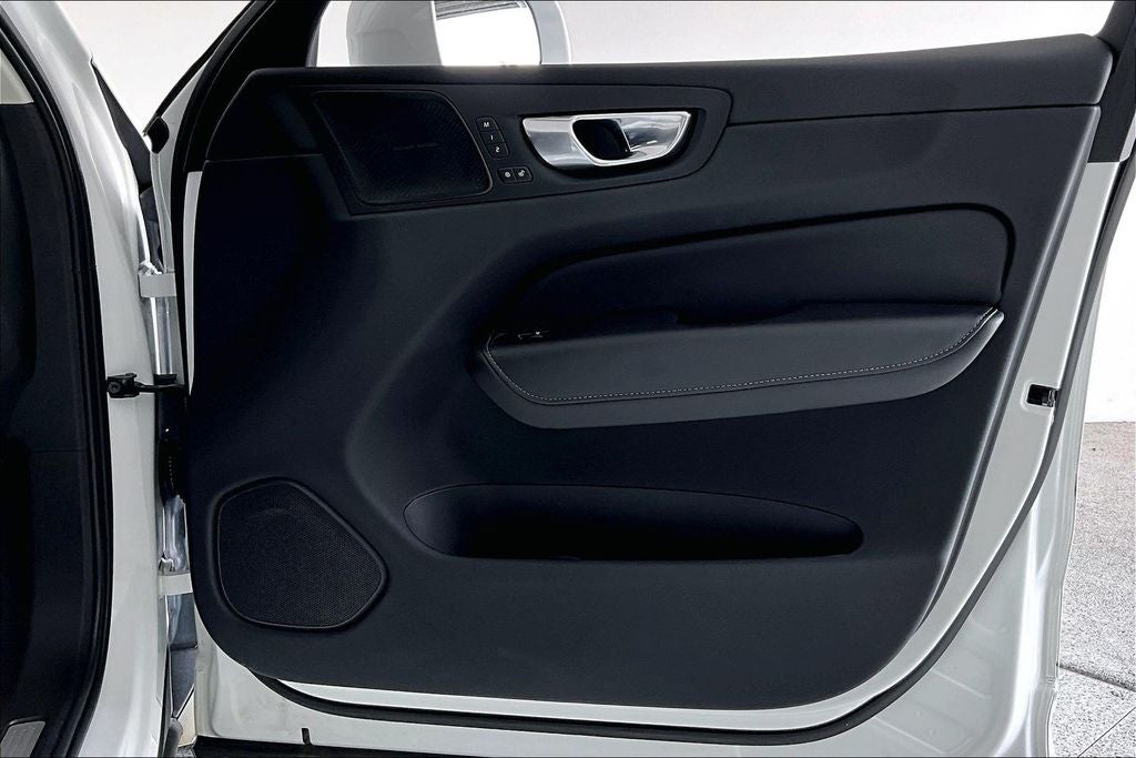 2022 Volvo XC60 B5 Inscription
