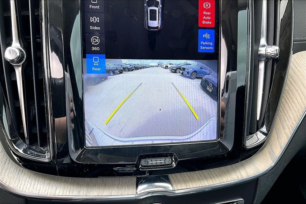2022 Volvo XC60 B5 Inscription
