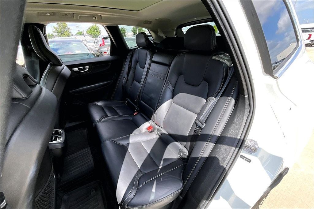 2022 Volvo XC60 B5 Inscription