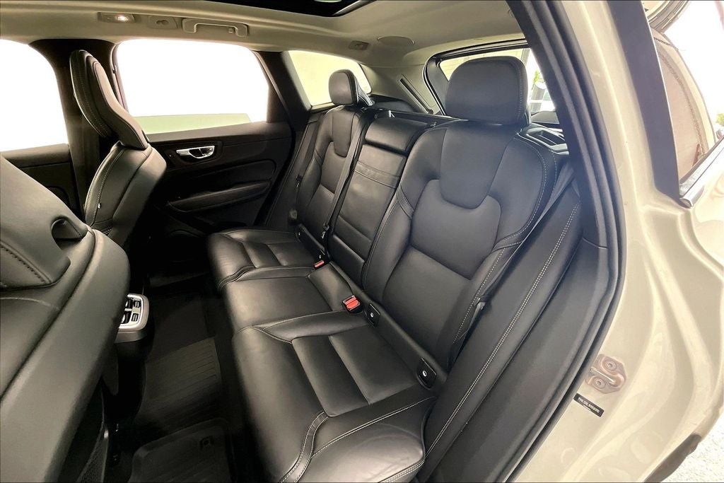 2022 Volvo XC60 B5 Inscription
