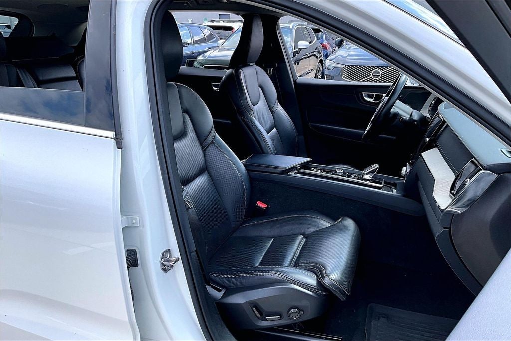 2022 Volvo XC60 B5 Inscription