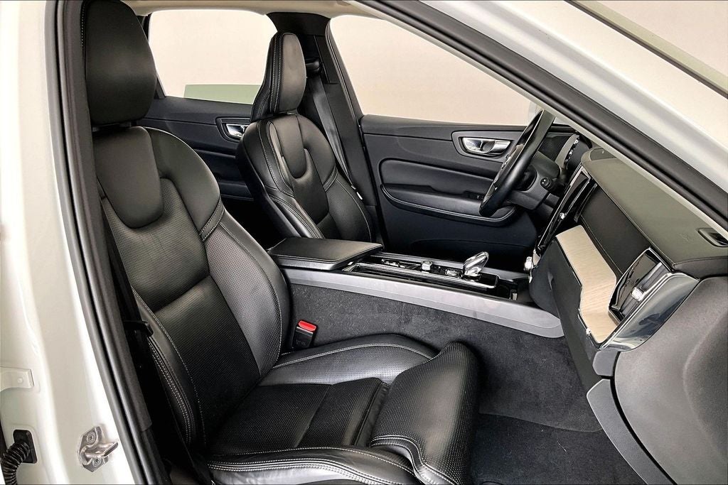 2022 Volvo XC60 B5 Inscription