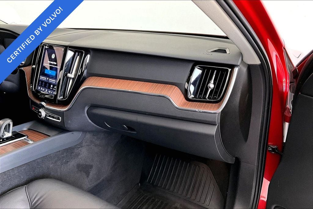 2024 Volvo XC60 B5 Plus Dark Theme
