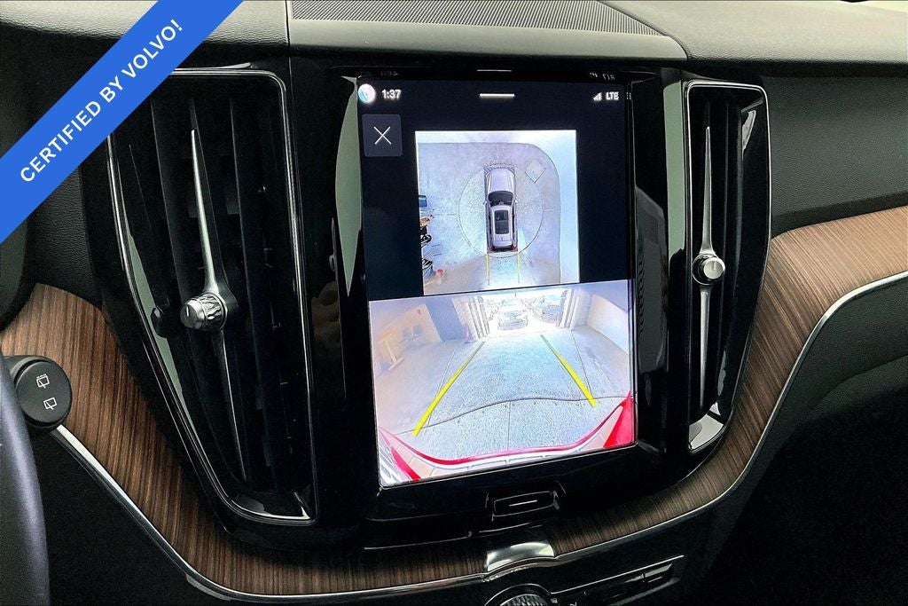 2024 Volvo XC60 B5 Plus Dark Theme