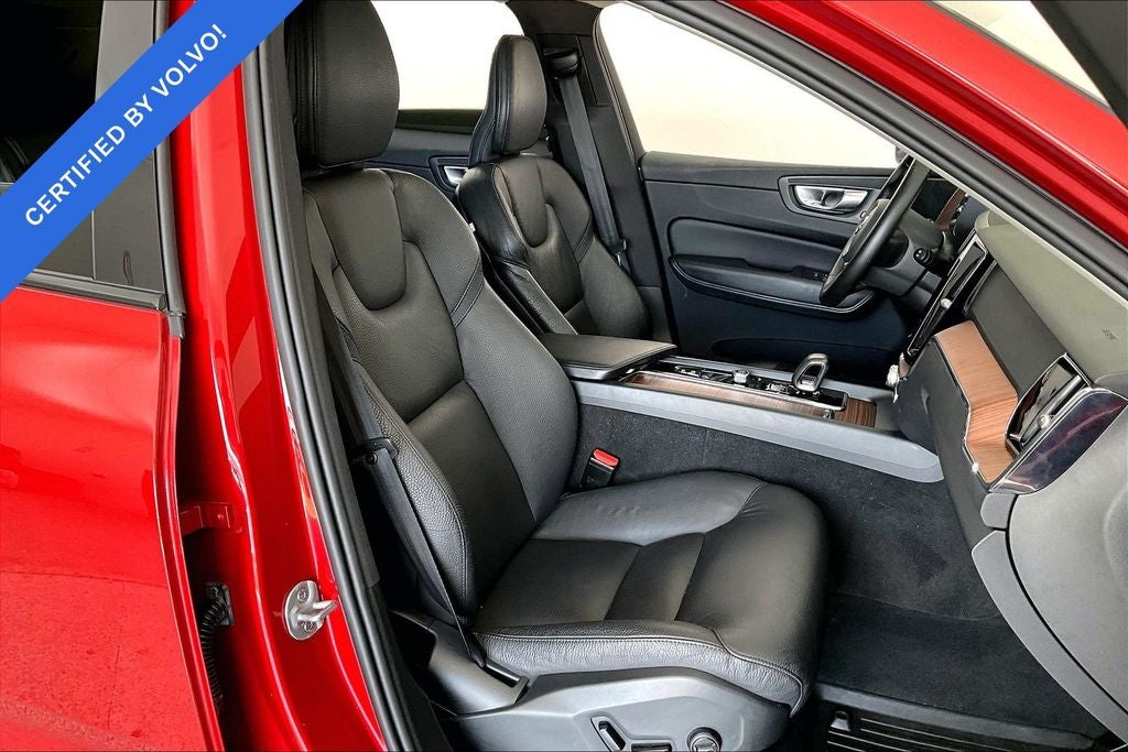 2024 Volvo XC60 B5 Plus Dark Theme