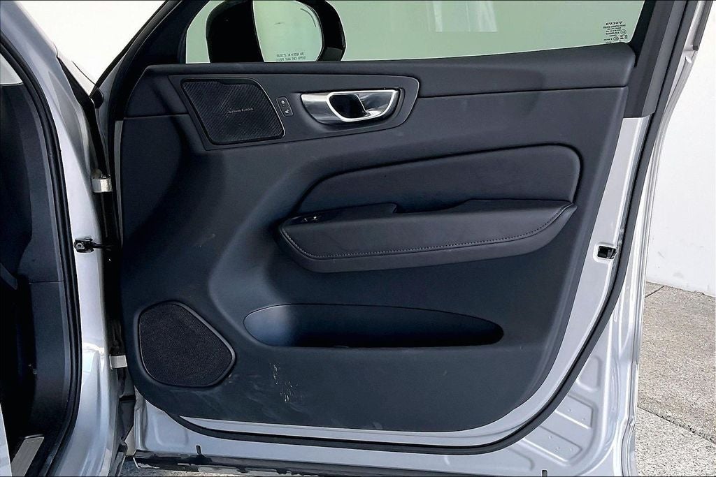 2024 Volvo XC60 B5 Plus Dark Theme