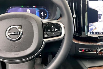 2024 Volvo XC60 B5 Plus Dark Theme