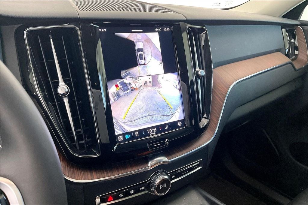 2024 Volvo XC60 B5 Plus Dark Theme