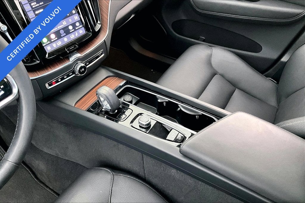2024 Volvo XC60 B5 Plus Dark Theme