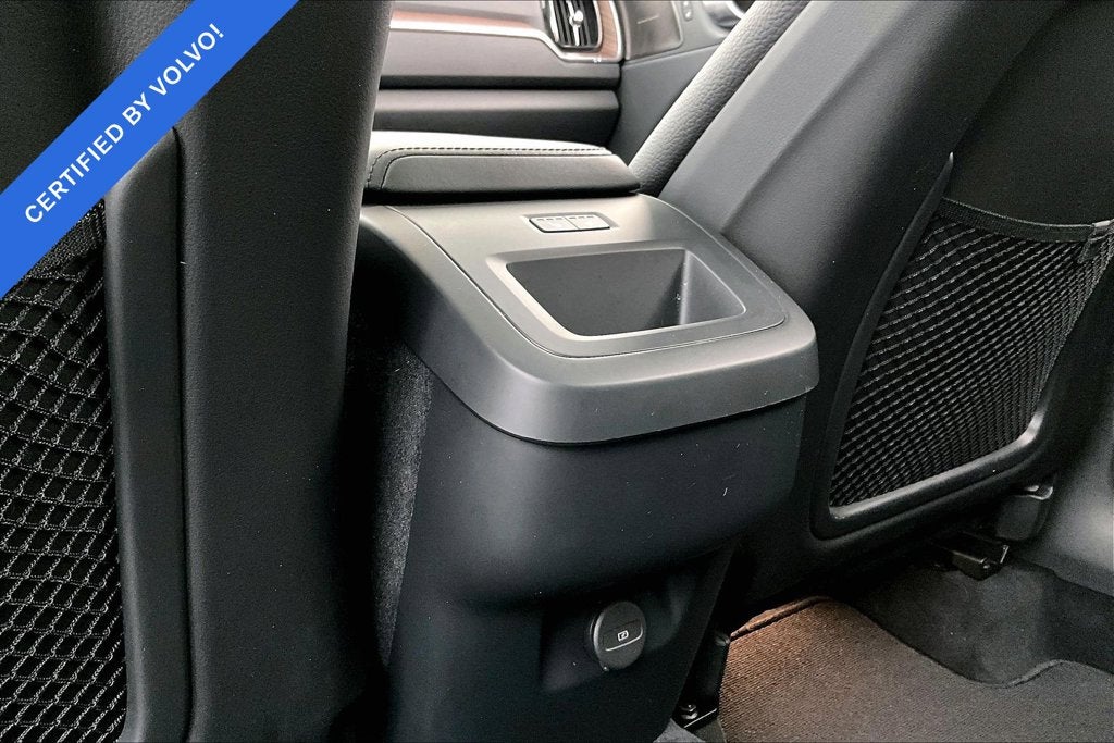 2024 Volvo XC60 B5 Plus Dark Theme
