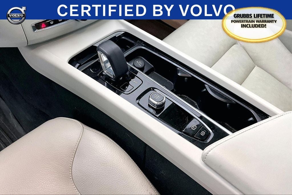 2024 Volvo XC60 B5 Plus Dark Theme