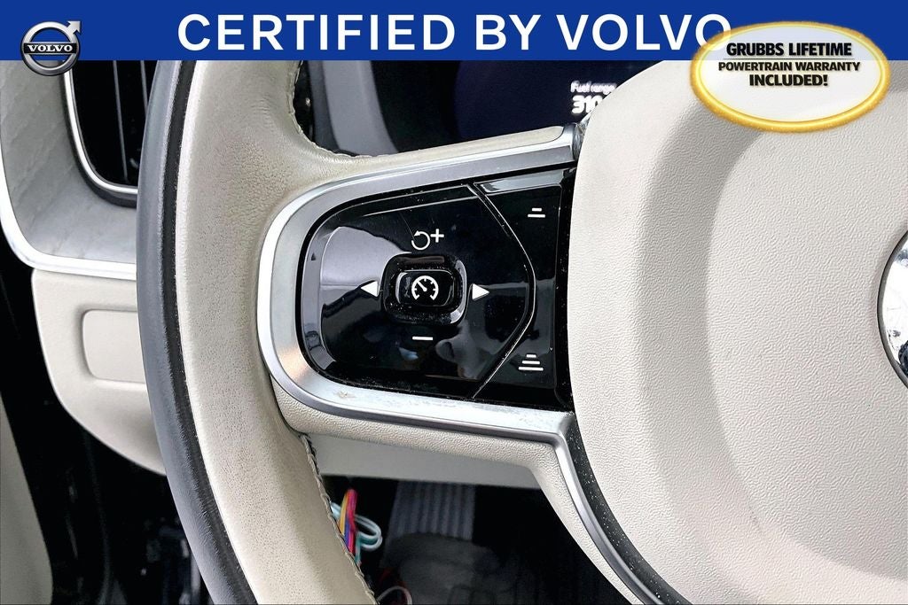 2024 Volvo XC60 B5 Plus Dark Theme