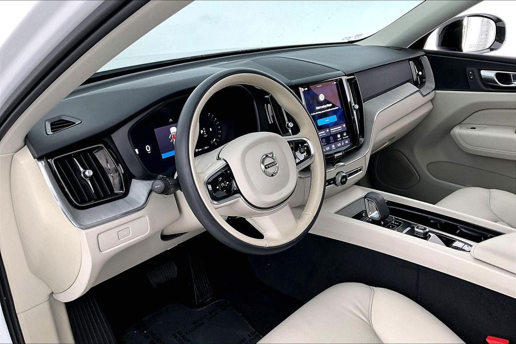 2024 Volvo XC60 B5 Plus Dark Theme