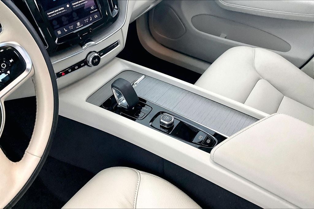 2024 Volvo XC60 B5 Plus Dark Theme