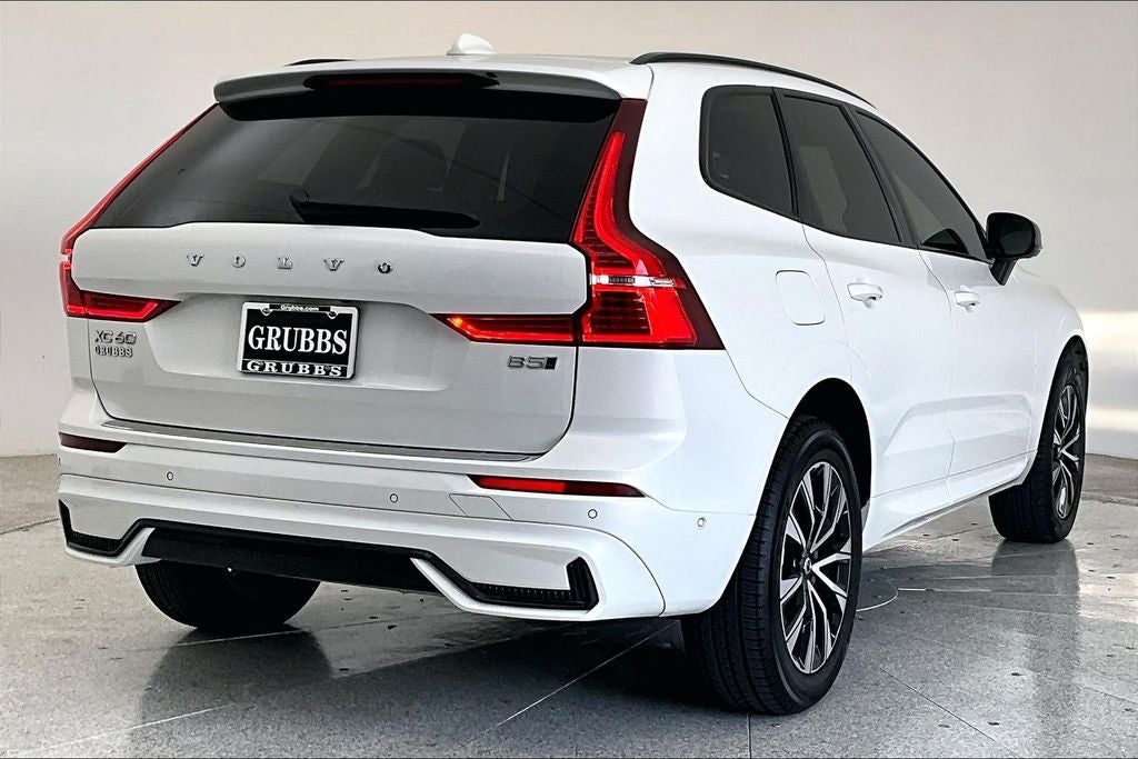 2024 Volvo XC60 B5 Plus Dark Theme