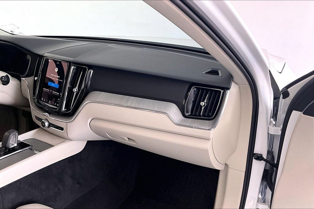 2024 Volvo XC60 B5 Plus Dark Theme