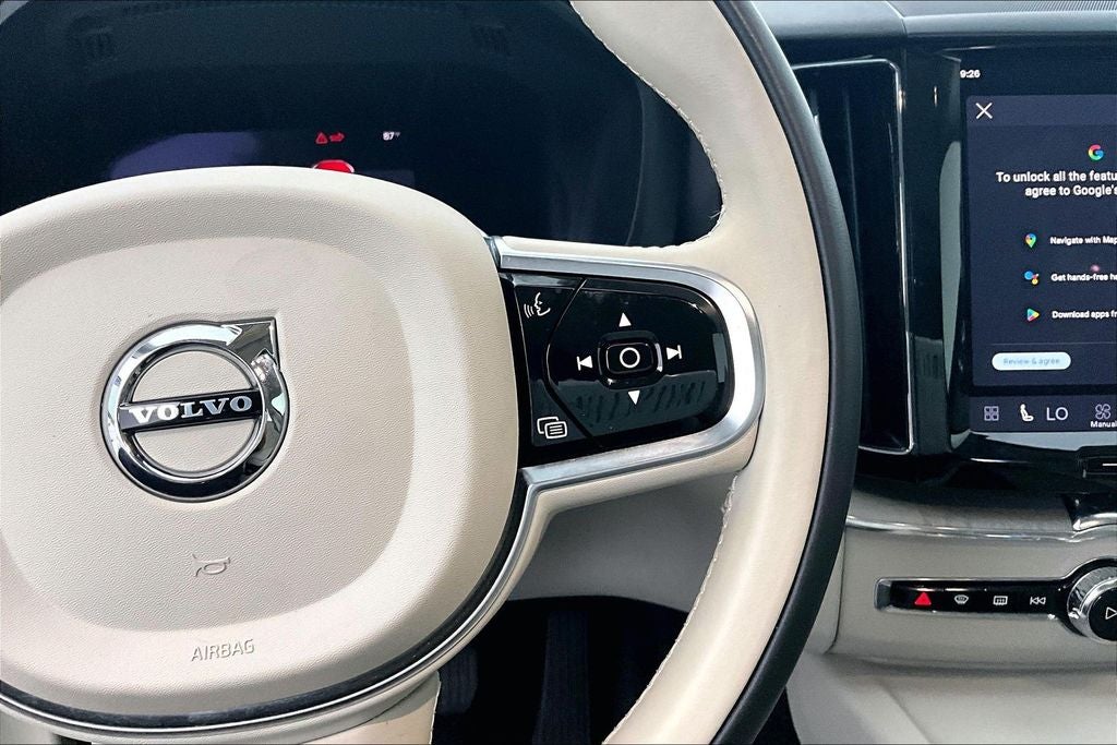 2024 Volvo XC60 B5 Plus Dark Theme