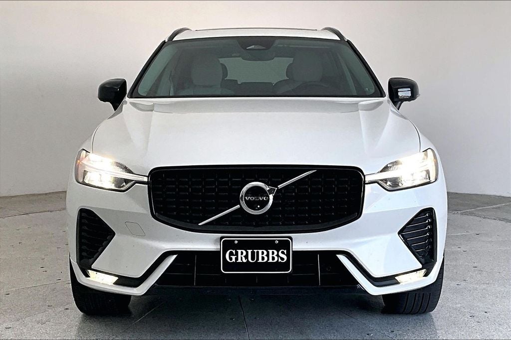 2024 Volvo XC60 B5 Plus Dark Theme