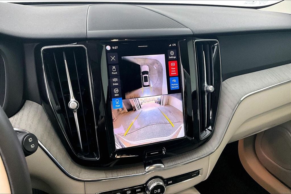 2024 Volvo XC60 B5 Plus Dark Theme