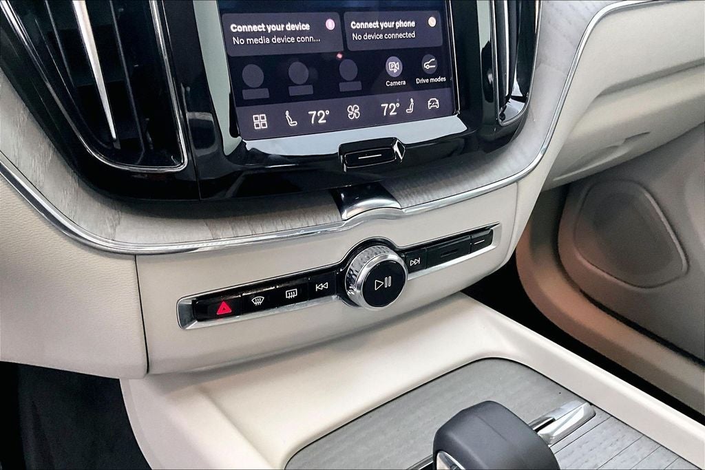 2024 Volvo XC60 B5 Plus Dark Theme