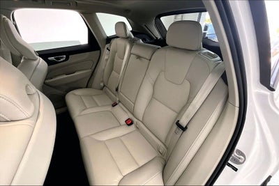 2024 Volvo XC60 B5 Plus Dark Theme