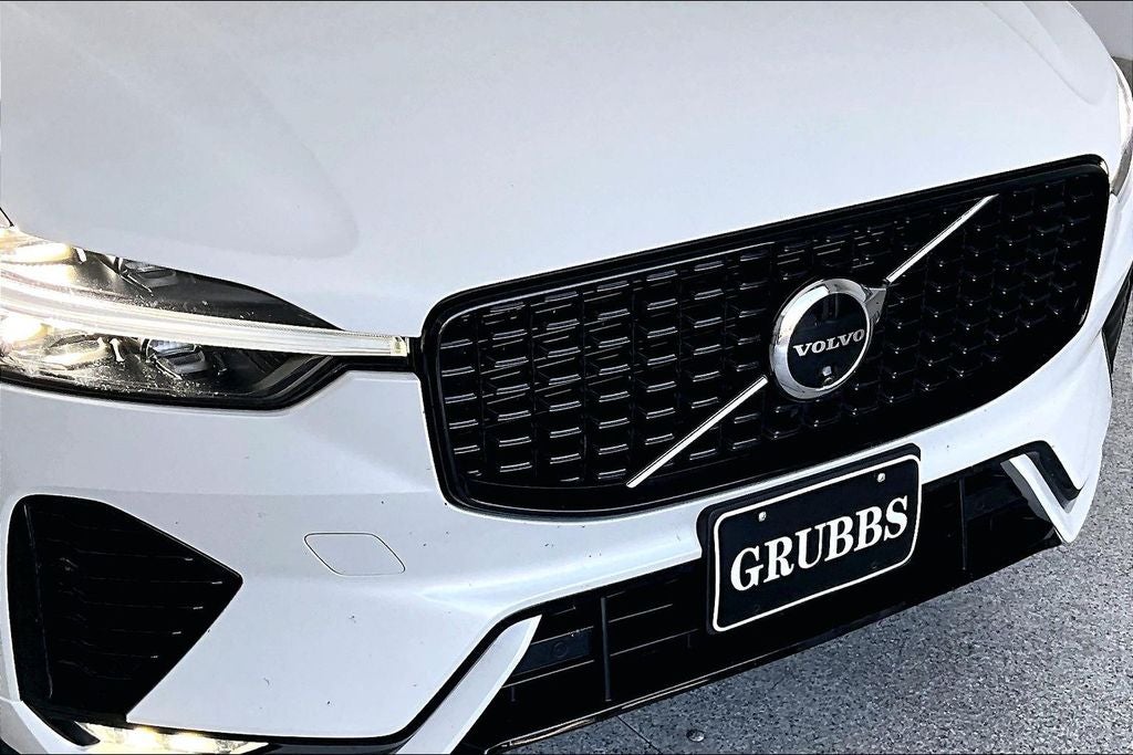 2024 Volvo XC60 B5 Plus Dark Theme