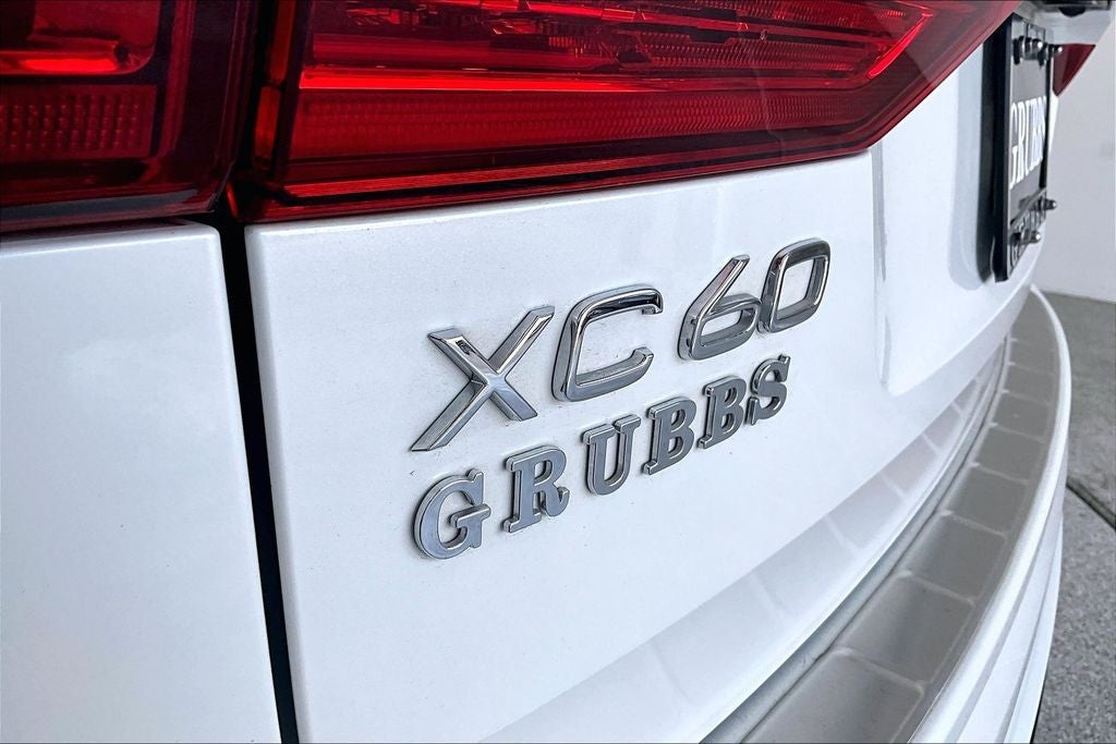 2024 Volvo XC60 B5 Plus Dark Theme
