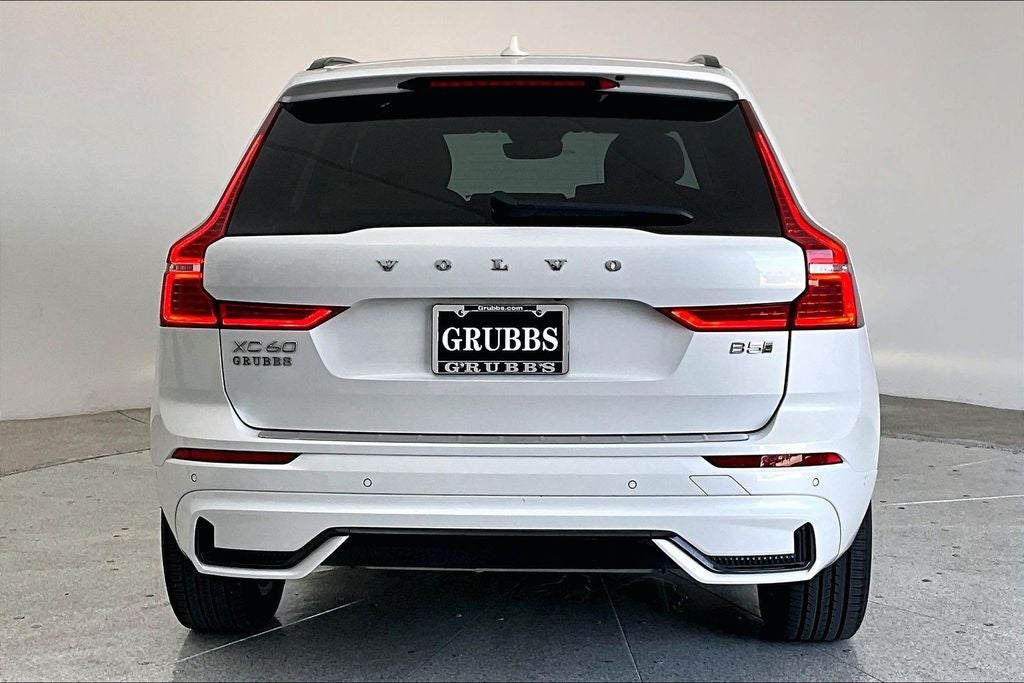 2024 Volvo XC60 B5 Plus Dark Theme
