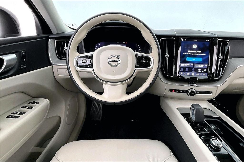 2024 Volvo XC60 B5 Plus Dark Theme