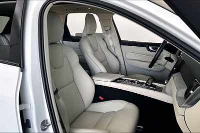 2024 Volvo XC60 B5 Plus Dark Theme