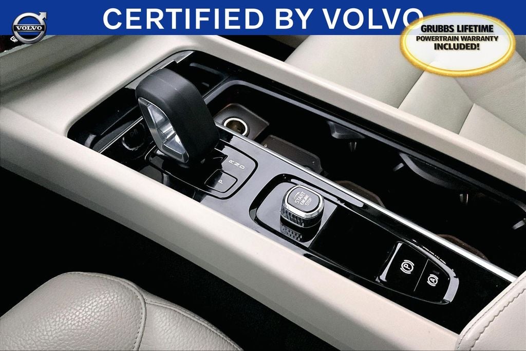 2024 Volvo XC60 B5 Plus Dark Theme