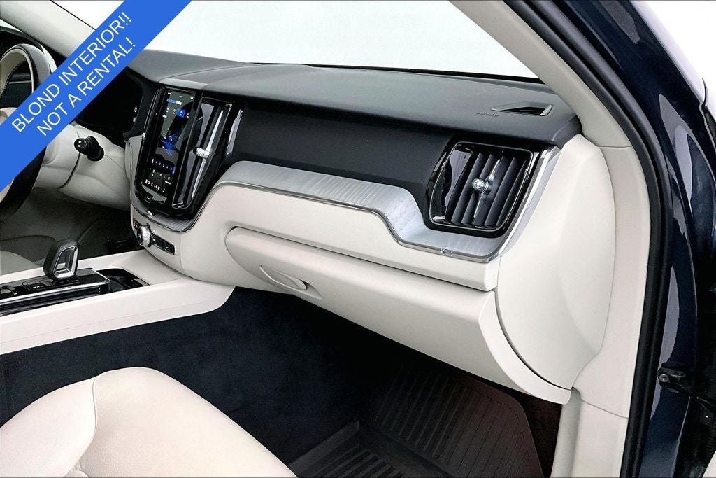 2024 Volvo XC60 B5 Plus Dark Theme