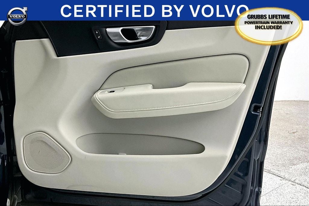 2024 Volvo XC60 B5 Plus Dark Theme