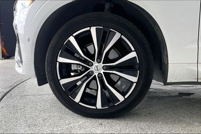 2024 Volvo XC60 B5 Plus Dark Theme