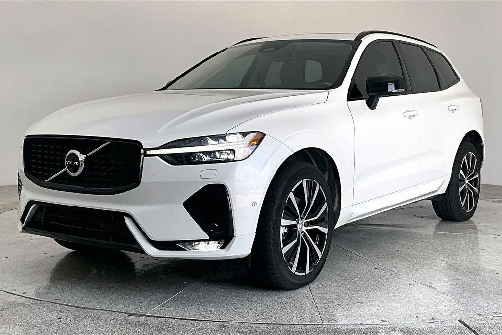 2024 Volvo XC60 B5 Plus Dark Theme