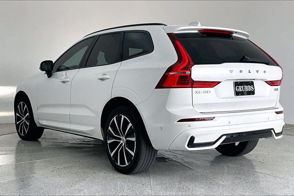 2024 Volvo XC60 B5 Plus Dark Theme