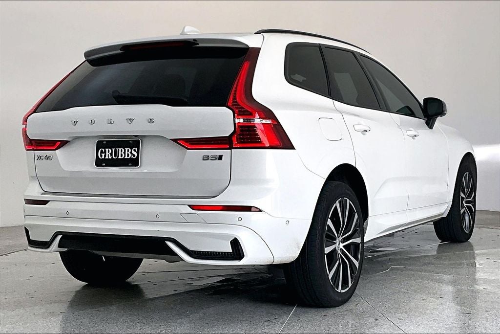 2024 Volvo XC60 B5 Plus Dark Theme