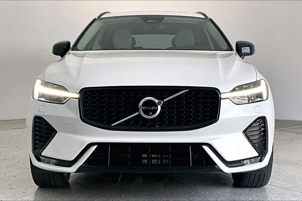 2024 Volvo XC60 B5 Plus Dark Theme