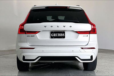 2024 Volvo XC60 B5 Plus Dark Theme