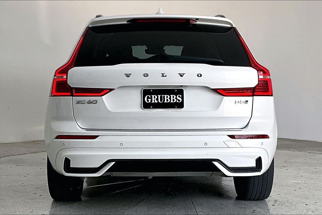 2024 Volvo XC60 B5 Plus Dark Theme