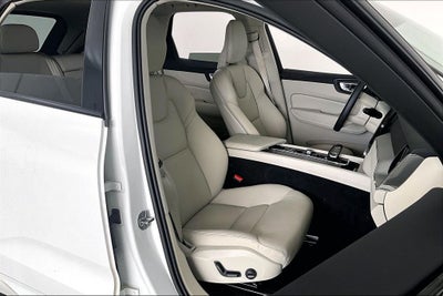 2024 Volvo XC60 B5 Plus Dark Theme